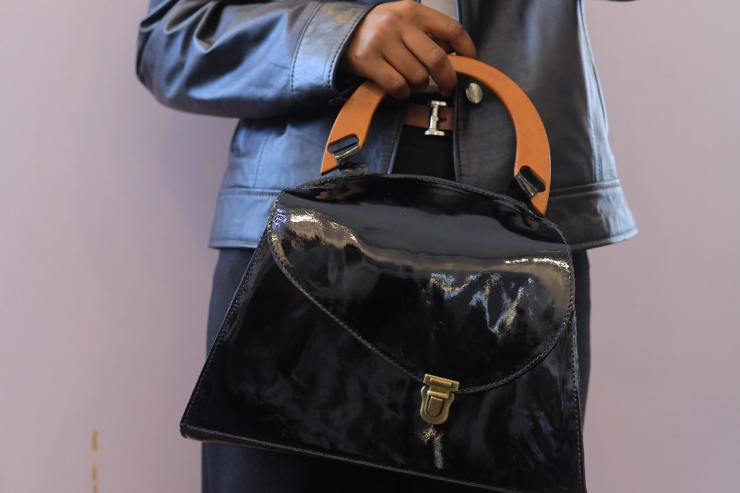 Vintage Wooden Handle Leather Handbag – Classic Craftsmanship & Timeless Elegance
